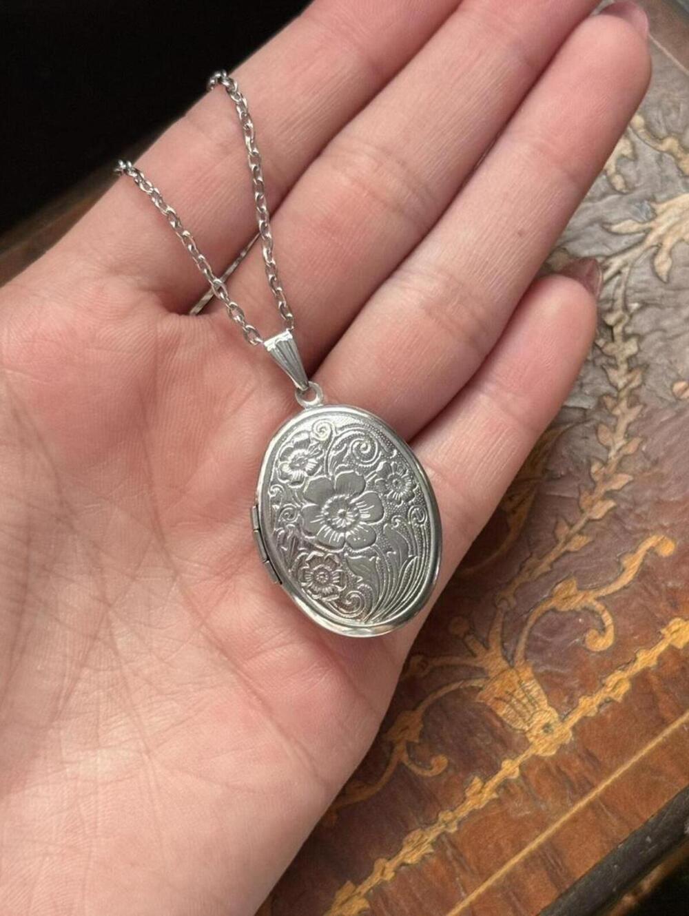 Vintage Style Silver Tone Oval Locket Necklace